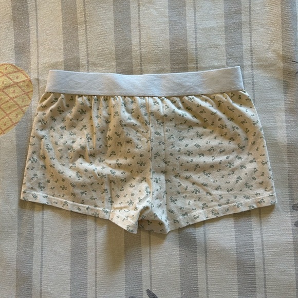 Brandy Melville Floral Boyshort Underwear - Picture 2 of 6